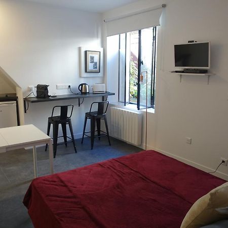 Cite Pilleux - Cozy Apartment In A Private Lane Paris Bagian luar foto