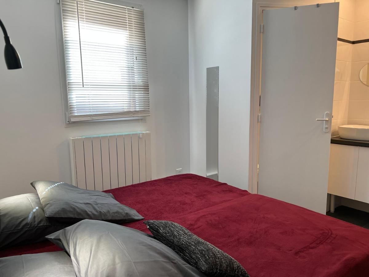 Cite Pilleux - Cozy Apartment In A Private Lane Paris Bagian luar foto