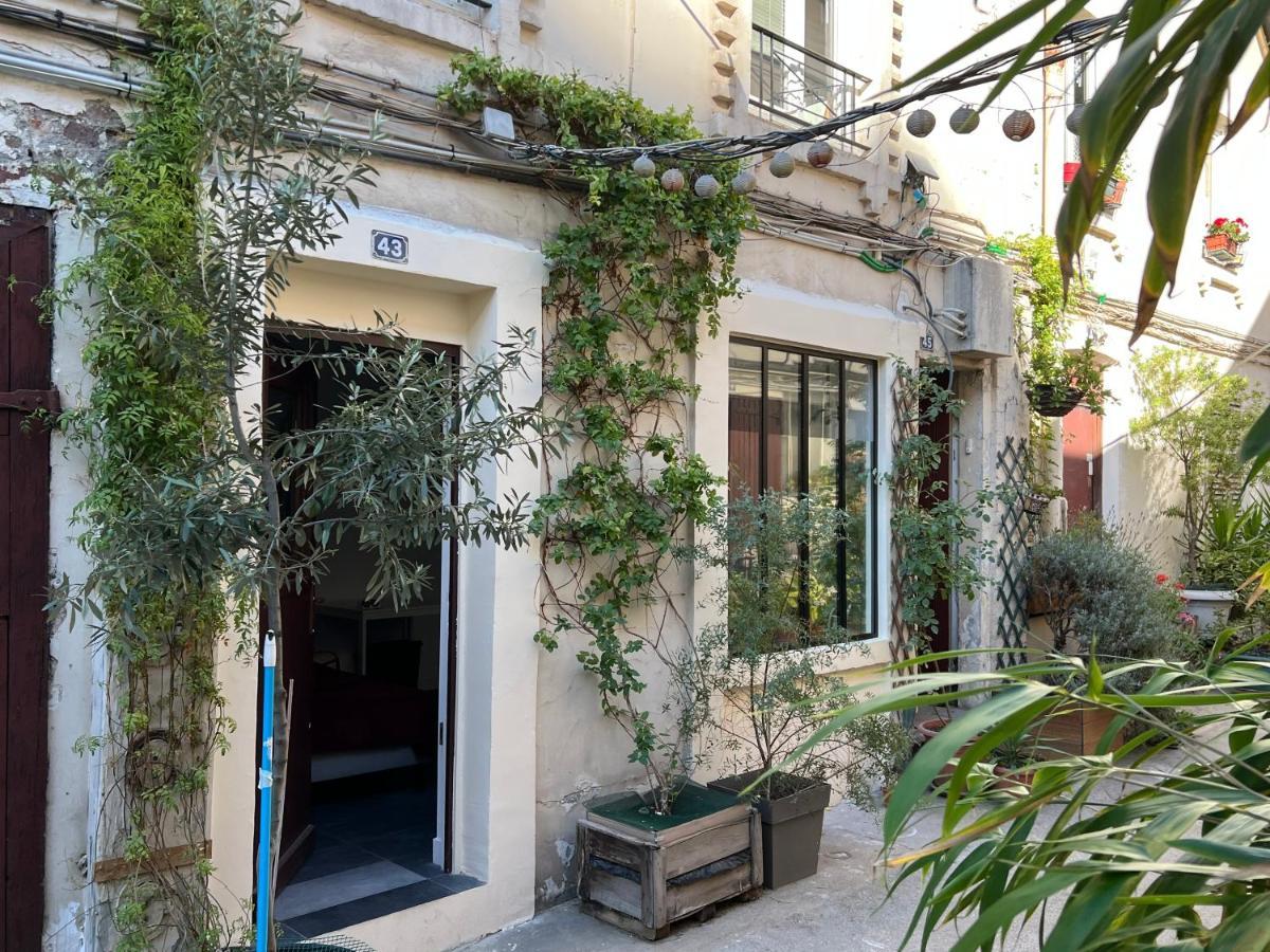 Cite Pilleux - Cozy Apartment In A Private Lane Paris Bagian luar foto