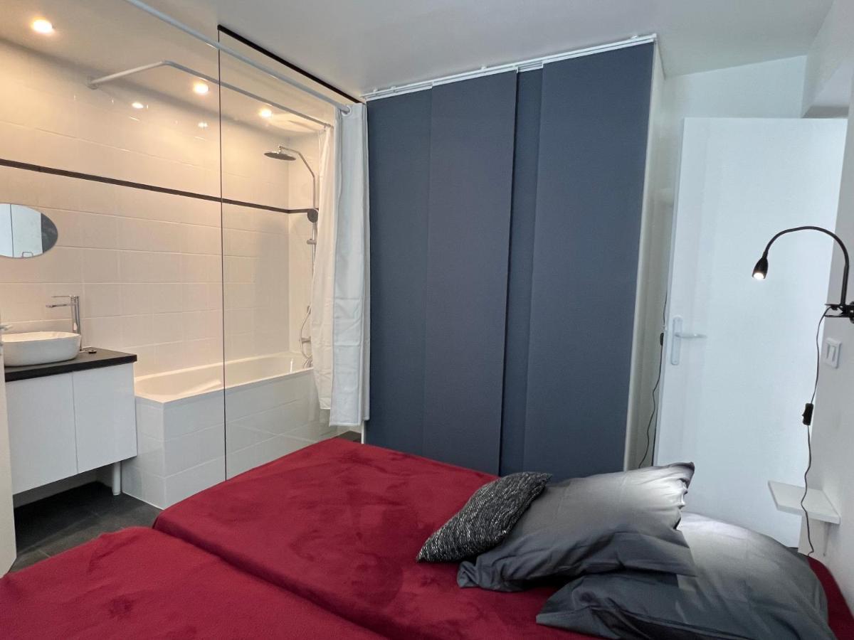 Cite Pilleux - Cozy Apartment In A Private Lane Paris Bagian luar foto