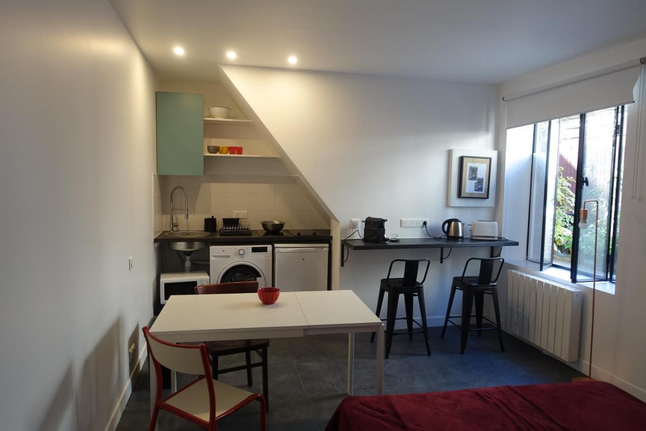 Cite Pilleux - Cozy Apartment In A Private Lane Paris Bagian luar foto